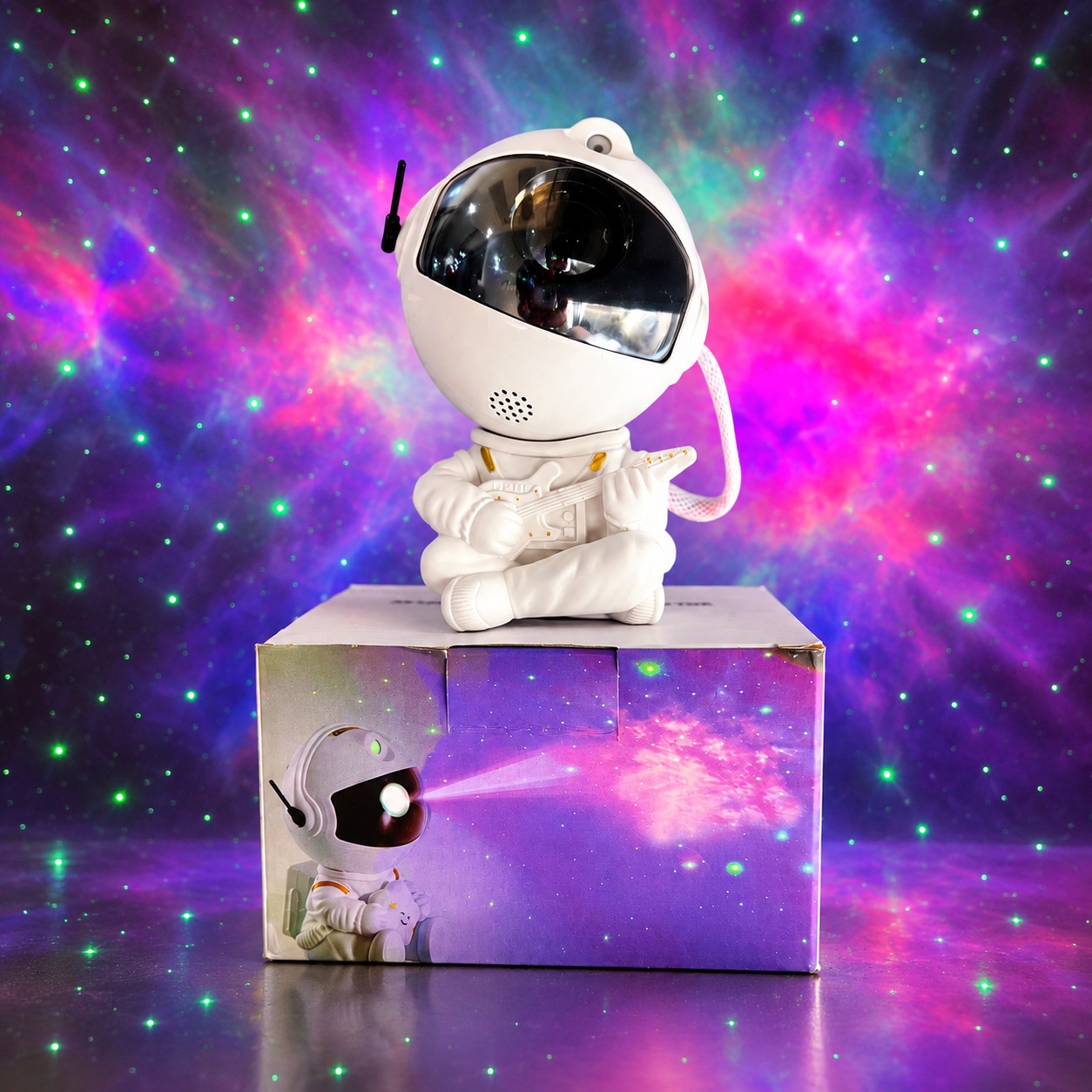 چراغ خواب کهکشانی فضانورد Astronaut Nebula Projector مدل نشسته گیتار به دست با ریموت کنترل